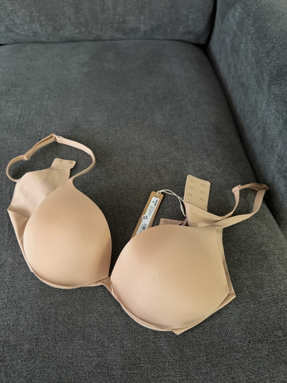 Skims ultimate
PUSH UP PLUNGE BRA  size 32c in color clay brand new